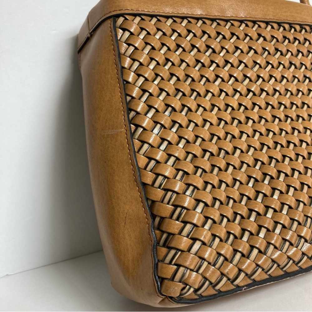 Vintage Relic By Fossil Shoulder Bag Tan Woven Leather 11x8" - Picture 12 of 16